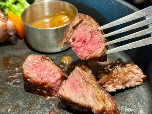 ▲青焰「美國極黑和牛」推薦七分熟。（圖／記者蕭涵云攝）