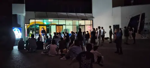 ▲南瀛天文館於7日晚間，在館前廣場舉辦實體觀測月全食活動，架設多台望遠鏡供民眾觀賞，吸引超過千人親臨現場。（圖／南瀛天文館）