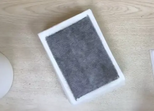 ▲中醫診所抹藥布的影片近日大爆紅，不少診所醫師或助理接受挑戰，憑藉神手，只花不到20秒就成產生一片藥布，畫面相當療癒。（圖／Threads@nn.210_）