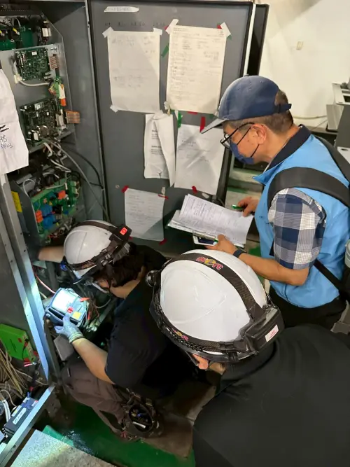 ▲台中市都發局委託第三方檢查機構逐一辦理安全檢查複查作業。（圖／中市府都發局提供）