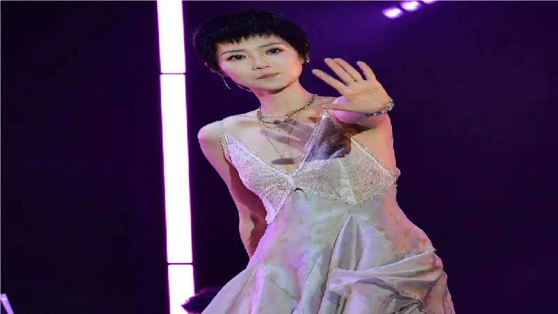 ▲金曲歌后曹雅雯被來自新加坡的劉姓狂粉糾纏，未料劉女8萬元交保後，又根據IG限動「巧遇」曹雅雯，遭二度起訴。（圖／翻攝自曹雅雯臉書）