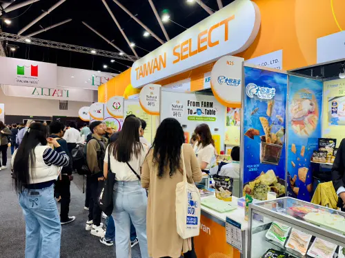 ▲透過品牌升級、跨國媒合與聯合參展等策略，協助業者拓展海外市場，讓世界看見屏東。（圖／屏東縣府提供）