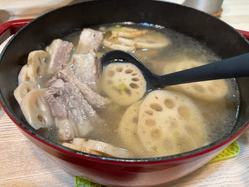 蓮藕排骨湯怎麼煮才會鬆軟？內行曝重點在選對蓮藕、加一物更鮮甜