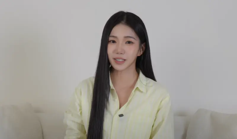 ▲家寧終於拿到群海娛樂公司帳本，她說自己將查核所有金流，釐清帳務狀況，並再次強調「我沒有侵占任何人的錢」。（圖／秘月期POPOO YouTube）