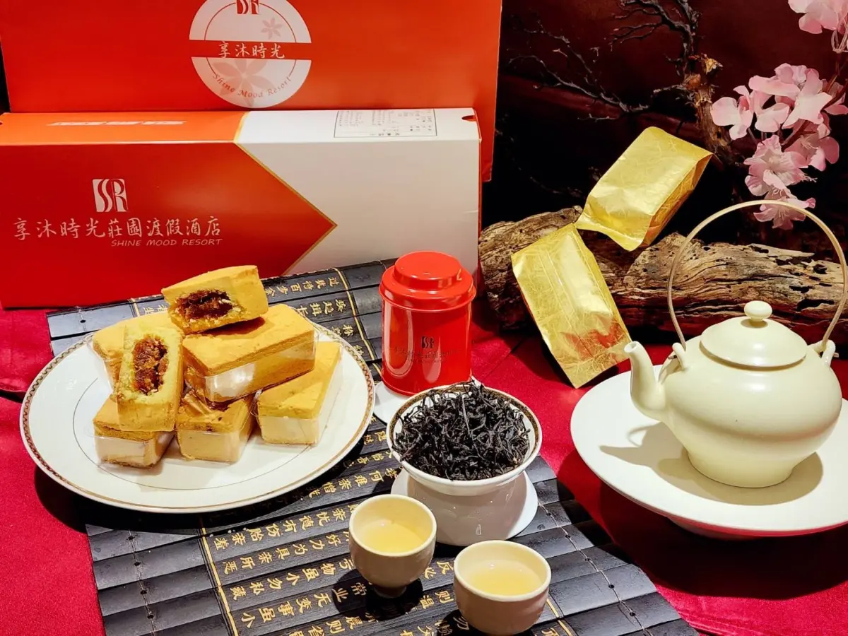 ▲享沐時光推出土鳳梨酥禮盒，採用台灣在地台農二號鳳梨，酸甜風味濃郁，搭配酥鬆金黃外皮，層次分明。（圖／業者提供）