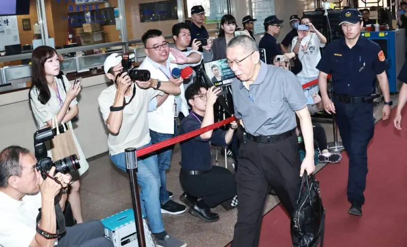 ▲民眾黨前主席柯文哲8日以7千萬交保，9日首度以自由身出庭。（圖／記者吳翊緁攝）