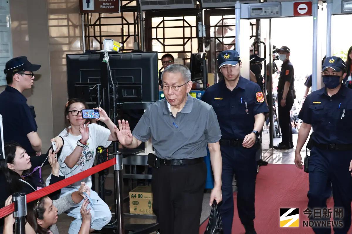 ▲7000萬交保後，民眾黨前主席柯文哲首度前往北院開庭。（圖／記者吳翊緁攝，2025.09.09 ）