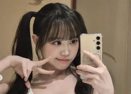 邊荷律制服變緊了！喊話別送零食　粉絲虧：被逼的妳就眨眨眼　　
