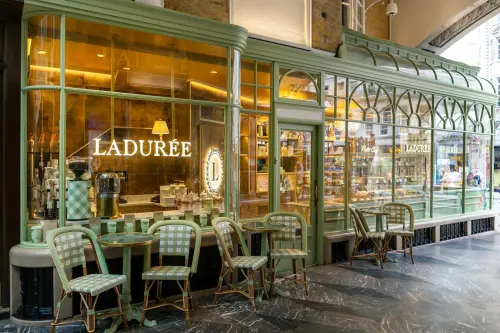 ▲LADURÉE於1862年於巴黎創立，以馬卡龍聞名全球。（圖／翻攝LADURÉE臉書）