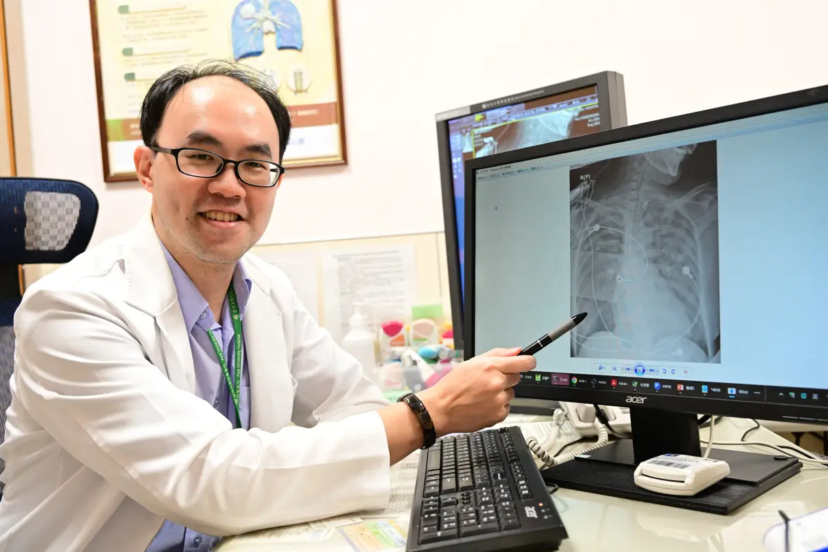 ▲醫師提醒，民眾一旦覺得喘、咳嗽咳出血、胸痛，務必儘速就醫，以利及早診斷、治療，以免病情急速惡化(圖／醫院提供2025.9.9)