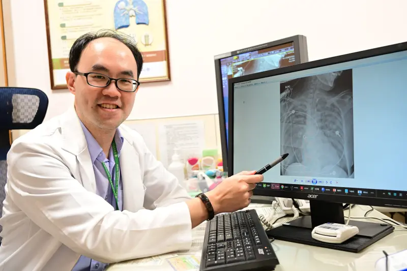 ▲醫師提醒，民眾一旦覺得喘、咳嗽咳出血、胸痛，務必儘速就醫，以利及早診斷、治療，以免病情急速惡化(圖／醫院提供2025.9.9)