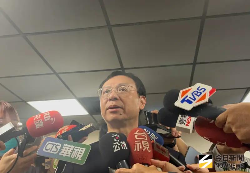 ▲衛福部長石崇良強調，目前黑心大腸都已掌握流向，還沒使用的、沒有辦法區分來源的，就先預防性下架、封存等待銷毀。（圖／記者張乃文攝）