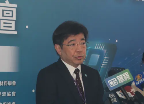 ▲劉文雄受訪表示，全由對於半導體人才需求高，有文獻指出，美國未來5至10年約至少有10萬人需求；亞洲可能會有20萬個人的需求。（圖／記者鍾泓良攝影）