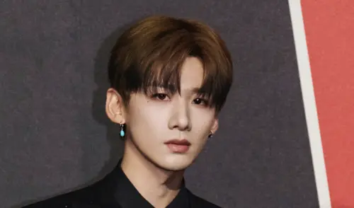 《難哄》白敬亭爆被分手！宋軼、丞磊躺沙發甜摟抱　她眼神超有愛
