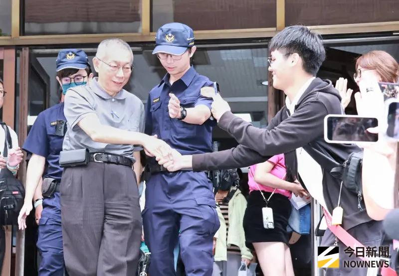    ▲7000萬交保後，民眾黨前主席柯文哲首度前往北院開庭結束後離開。（圖／記者吳翊緁攝，2025.09.09 ）  