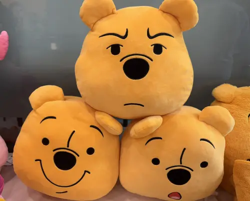 ▲12吋維尼頭型厚玩偶（共3款），加價購199元／款。（圖／記者鍾怡婷攝）