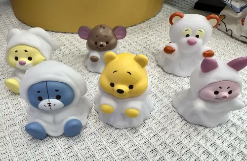 ▲小熊維尼星夜幽靈(共7款)，底部燈座設計，夜間發光Q萌幽靈更有感，內附電池。（圖／記者鍾怡婷攝）