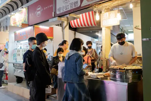 ▲台北市晴光市場內的晴光紅豆餅創始店於2002年開業至今。（圖／台北市市場處官網）