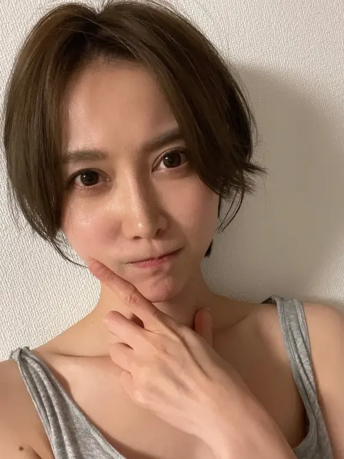 ▲音市美音的短髮是招牌，她也因為這樣，還未引退前常常被同事認出來、慘被性騷擾。（圖／音市美音IG @ooochi_m）