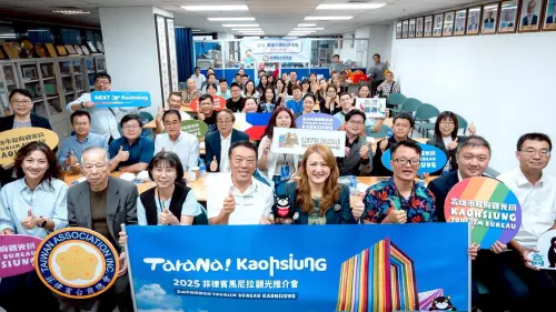 來去高雄吧！超萌高雄熊現身馬尼拉市中心櫥窗
