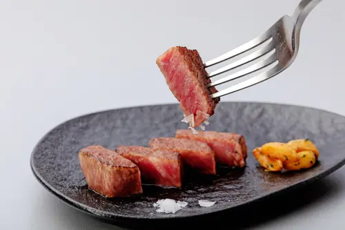 台中七期新開高檔鐵板燒！1450元吃11道菜　和牛、活鮑、生蠔都有
