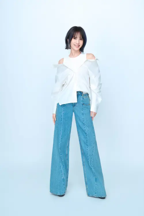 ▲楊丞琳（如圖）今年重新錄製〈曖昧〉，除了唱歌也擔任製作人，以更為成熟的視角重新看待這首歌。（圖／索尼音樂提供）