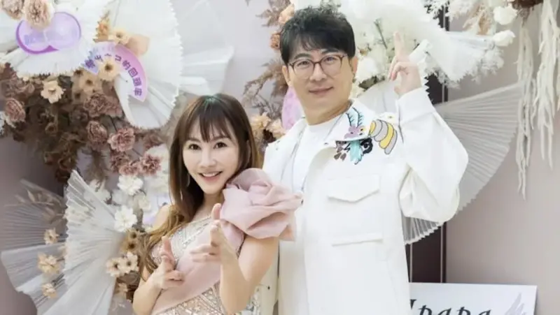 ▲王宥忻（左）為了推廣二手物資平台，變賣在台北市蛋黃區600坪黃金地段，過去王宥忻曾和翁總閃電離婚，如今兩人也復婚，坦承兩人感情更加濃烈。（圖／女神愛啪啪 IPAPA提供）