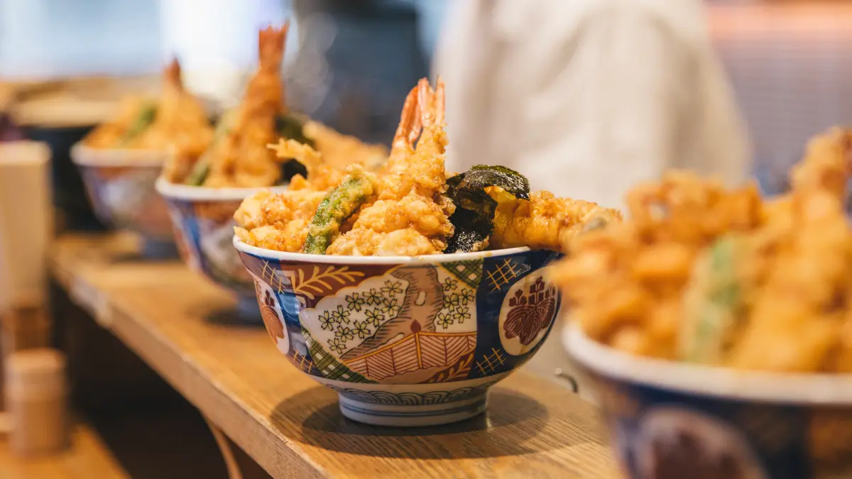 ▲9月開學美食優惠！身分證快拿出，姓名對中「金、子、半、之、助」任1字「整桌88折」優惠，任1字同音整單9折；本人免費送味噌湯與飲料。松屋、すき家SUKIYA「買一送一」外送優惠。（圖／香繼光集團提供）