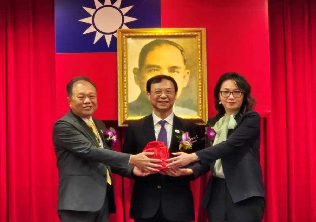 遭疑家世背景「官運像坐噴射機」！新任健保署長陳亮妤首回應