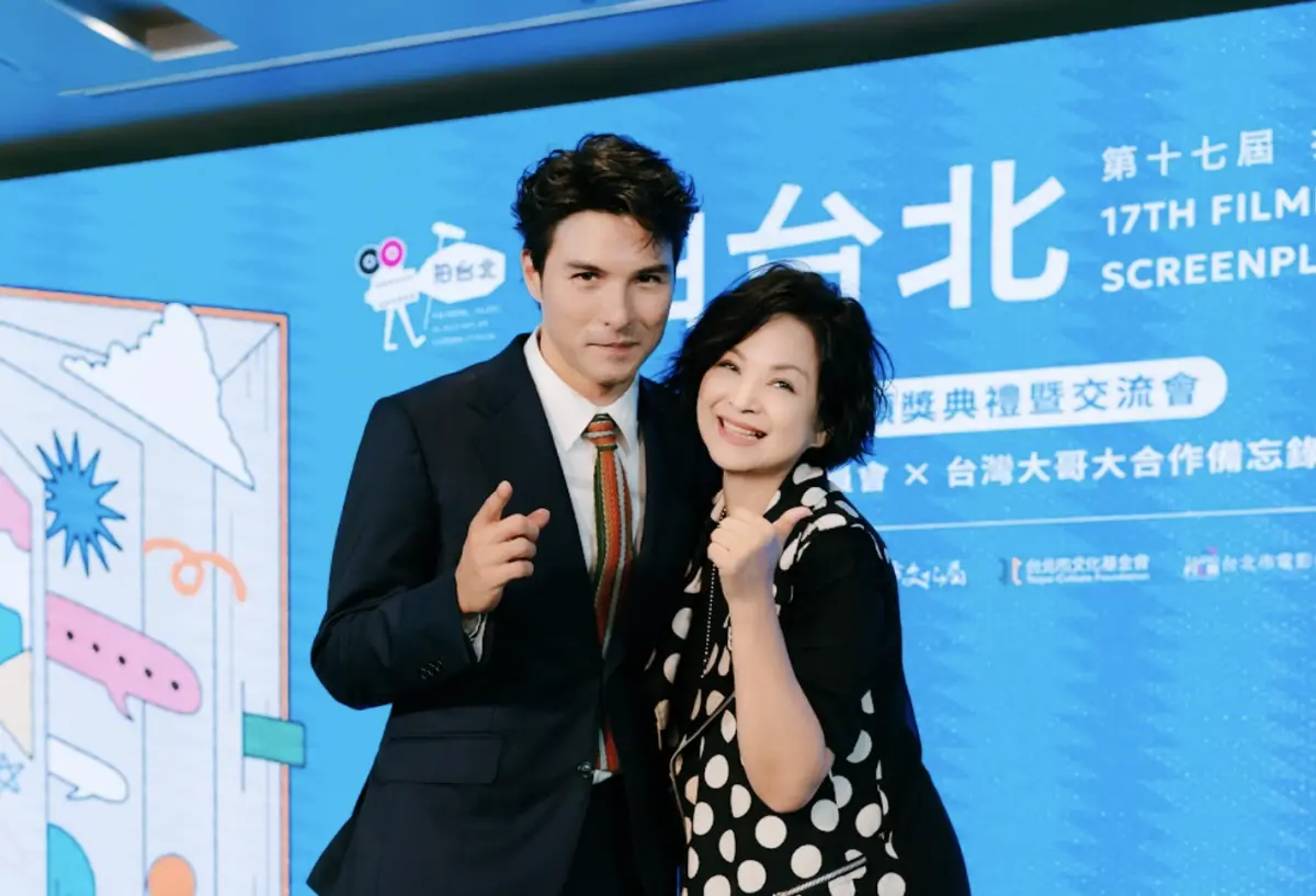 楊貴媚自招「不舉」！路上突然摔倒傷到胳膊 疫情後嗓子也受損