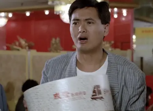 ▲周潤發主演《福星假期》時，已經在台灣與香港都拿下影帝的榮銜，對於認真嚴肅的影片，比較得心應手。（圖／摘自IMDb）