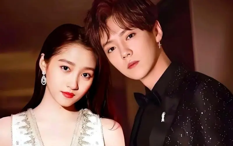 ▲鹿晗（右）近日被中國娛樂記者爆料已與關曉彤（左）分手9個月，結束長達8年的戀情，甚至連共同持股的公司都已經完成股權分割。（圖／微博@劇說真的有神）