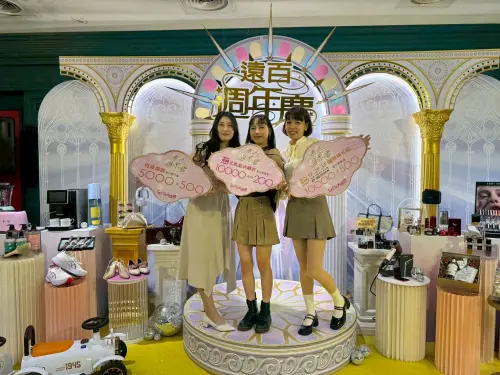 ▲台中大遠百週年慶以鑰進遠宇宙 為主題，即日起開放VIP預購，標榜優惠、精品、星動活動全面引爆。（圖／業者提供）