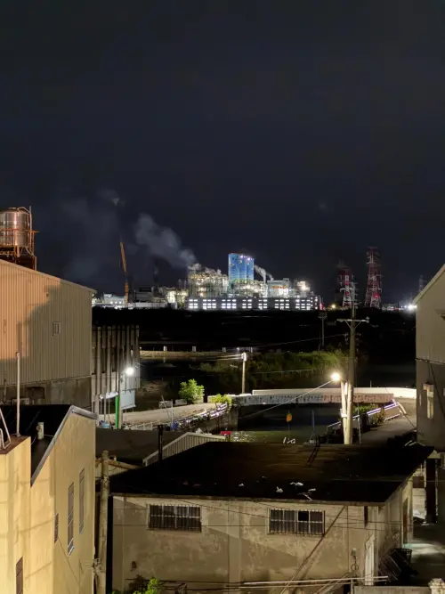 ▲大約在晚間8點50分，興達電廠現場火勢已經撲滅。（圖／Threads@huang.huaide）