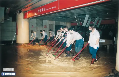▲北捷記取納莉颱風教訓，防水閘門增高60公分，捷運系統與其他連通建物之間設置水密門。（圖／台北捷運 Metro Taipei臉書）