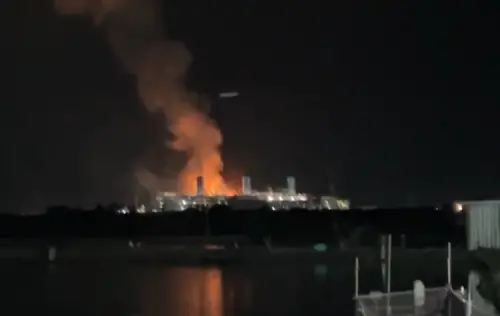 ▲ 興達電廠今(9)日晚間發生火警，疑因天然氣洩漏致現場起火，已立即通報消防隊進場協助。（圖／高市府提供）