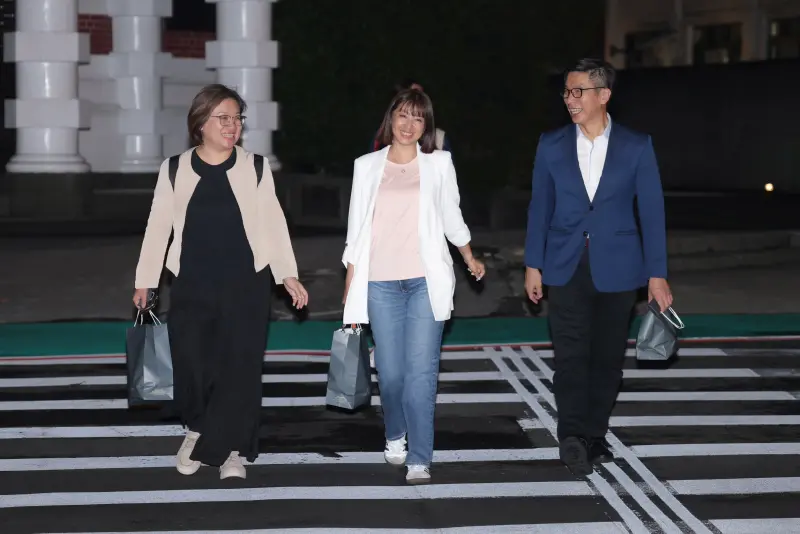 ▲賴清德在官邸宴請綠委，陳培瑜受訪提及總統喊話委員們「不要辜負支持者的期待」。（圖／記者陳威叡攝，2025.09.09）