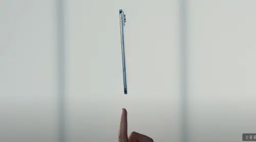 ▲iPhone 17 Air的機身主打只有5.6mm超輕薄，晶片搭載A19 Pro超級強大升級，一舉取代iPhone Plus系列。（圖/YT@Apple）