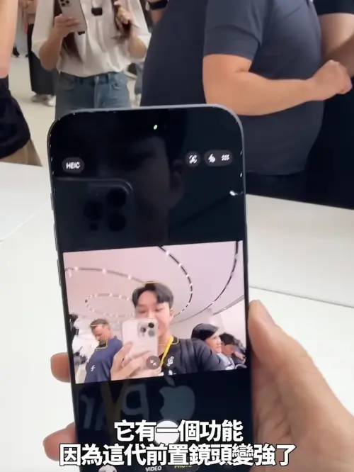 ▲Joeman坦言此代前置鏡頭變強之外，全新自拍功能也讓他十分驚喜。（圖／翻攝自Joeman YouTube）
