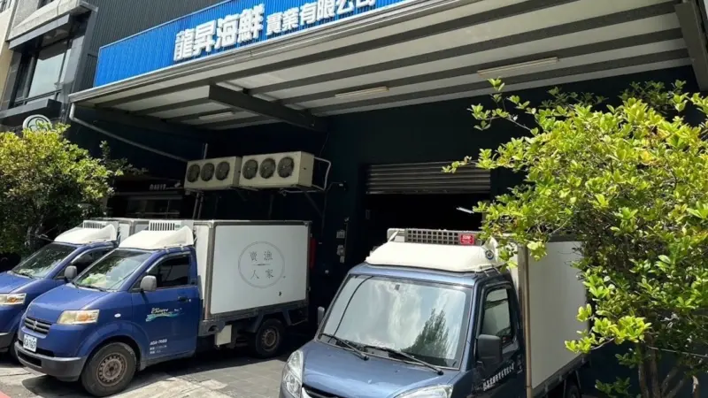 ▲「龍昇海鮮」憑藉每日澎湖空運直送的漁貨與冰鮮鮭魚供應，長年獲得米其林餐廳及五星飯店採用。（圖／翻攝畫面）