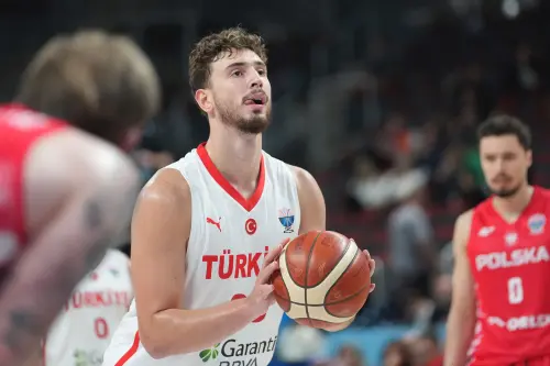 ▲2025年FIBA歐洲籃球錦標賽8強賽，土耳其靠著效力休士頓火箭的申京（Alperen Şengün）繳出大三元的全能表現，以及更出色的團隊發揮，終場就以91：77擊敗波蘭，並從小組賽至今都沒輸過，成功晉級4強。（圖／美聯社／達志影像）