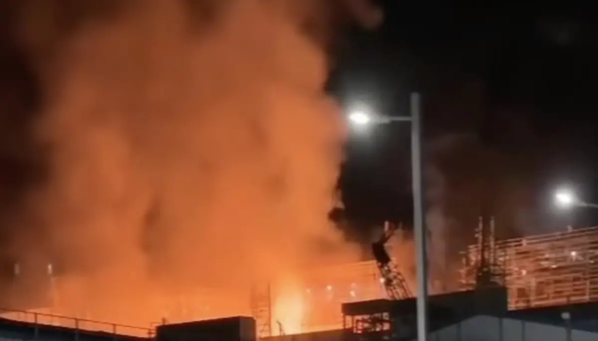 ▲高雄興達電廠二廠9日晚間疑因天然氣外洩而發生爆炸火警。（圖／記者爆料網）