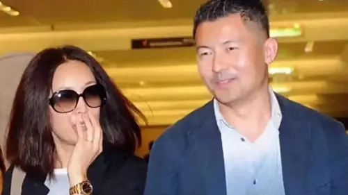 ▲那英（左）過去曾與前男友同居10年，最後遭劈腿，分手後於隔年嫁給孟桐（右）。（圖／翻攝自微博）