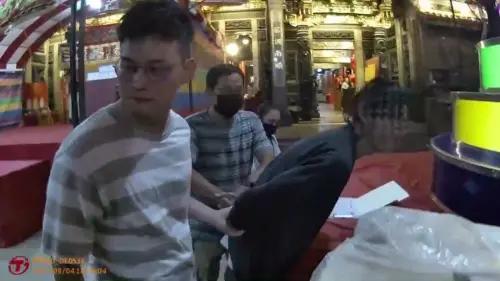 舉頭三尺有神明　媽祖廟前面交贓款遭逮
