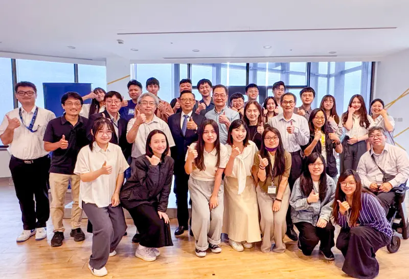 ▲全球人壽為產學合作中的重要推手中原大學孫天佑老師舉辦榮退歡送會，感謝孫老師多年來在推動產學合作上的無私奉獻與悉心指導。（圖／全球人壽提供）