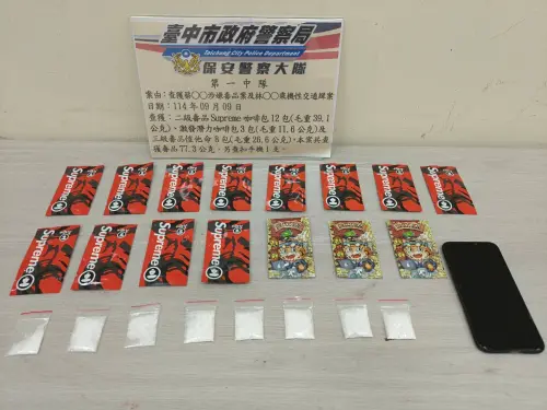 ▲車燈故障遭攔查  意外查獲通緝犯及23包毒品（圖/記者鄧力軍）