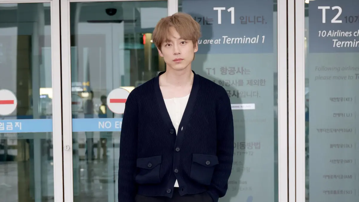 ▲坂口健太郎大搞三角戀，今（10）日被爆與化妝師廣瀨瑠美同居多年，卻同時與永野芽郁曖昧，廣瀨氣到打電話怒嗆永野芽郁：「不要靠近我的男人！」（圖／翻攝自坂口健太郎X@kentaro_s_711）