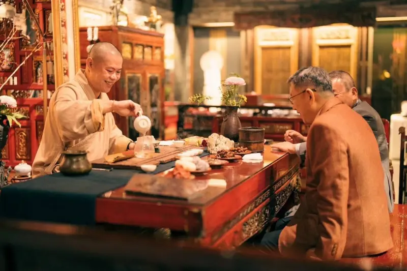 ▲柯文哲曾多次拜訪宏願大千世界，與本藏法師結緣第七年。（圖／翻攝柯文哲臉書）