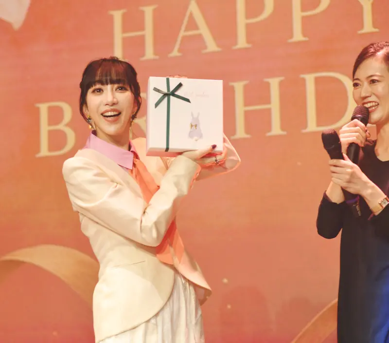 ▲寶塚歌劇團前人氣男役美彌瑠璃香，首次到海外舉辦Talk Show，當天也在粉絲的見證下3個生日願望，開心說這是一生難忘的回憶。（圖／煌月藝術文化）