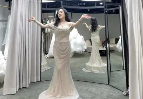 75歲李亞萍逆齡美得不科學！余祥銓老婆拍片曬婆婆：真的好誇張
